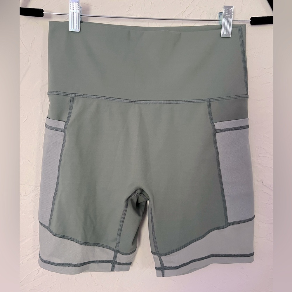 Aerie Chill Play Move Bike Shorts, L